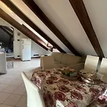 Appartamento Mansardato In Centro.