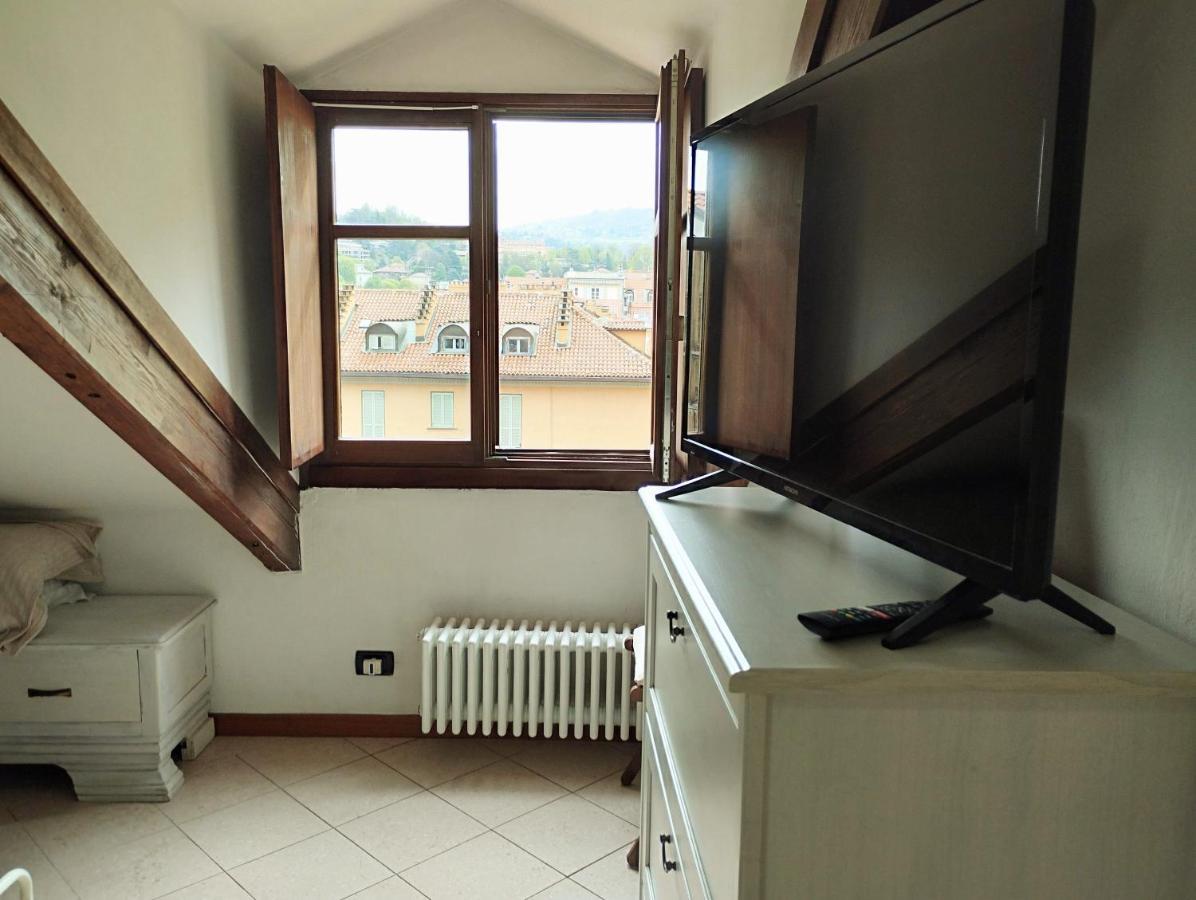 Apartment Mansardato In Centro. *